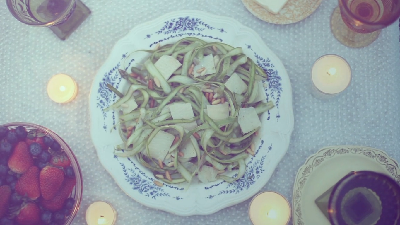 Cena de Ribboned Asparagus Salad